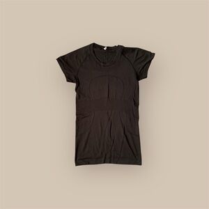 Black lululemon Women's Short Sleeve Seamless Tee